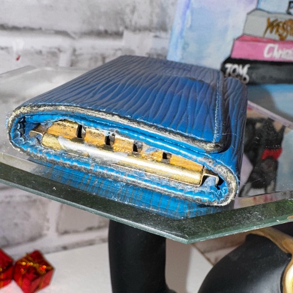 Louis Vuitton GUC Blue Epi Leather 3 ring Key Holder - Picture 3 of 6